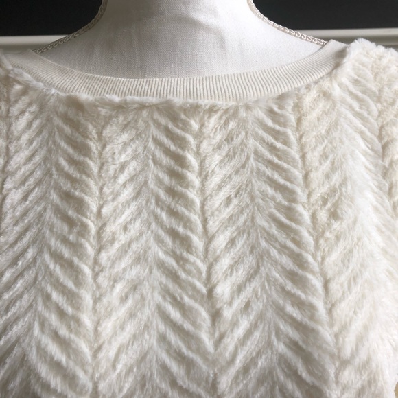 NWT cream faux fur sweatshirt size xlarge - Picture 7 of 8